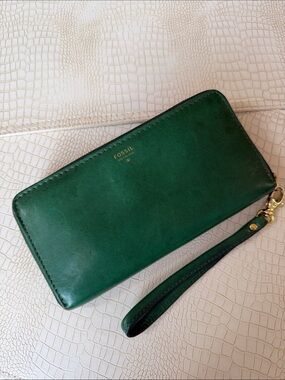Fossil Emerald Green Leather Wristlet